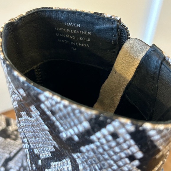 🌶️Jeffrey Campbell Snake Print Booties. Size 7 - Picture 7 of 9